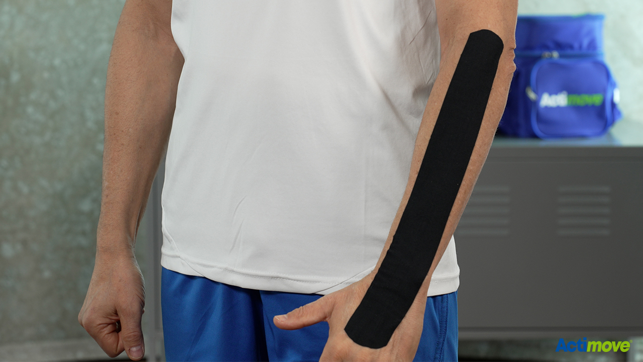 Taping kinesiologico per il gomito del tennista Taping kinesiologico per il gomito del tennista